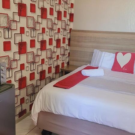 Pab-Love Guest House Kuruman Esterno foto