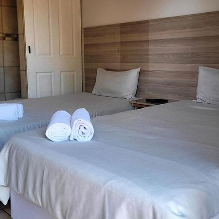 Pab-Love Guest House Kuruman Esterno foto