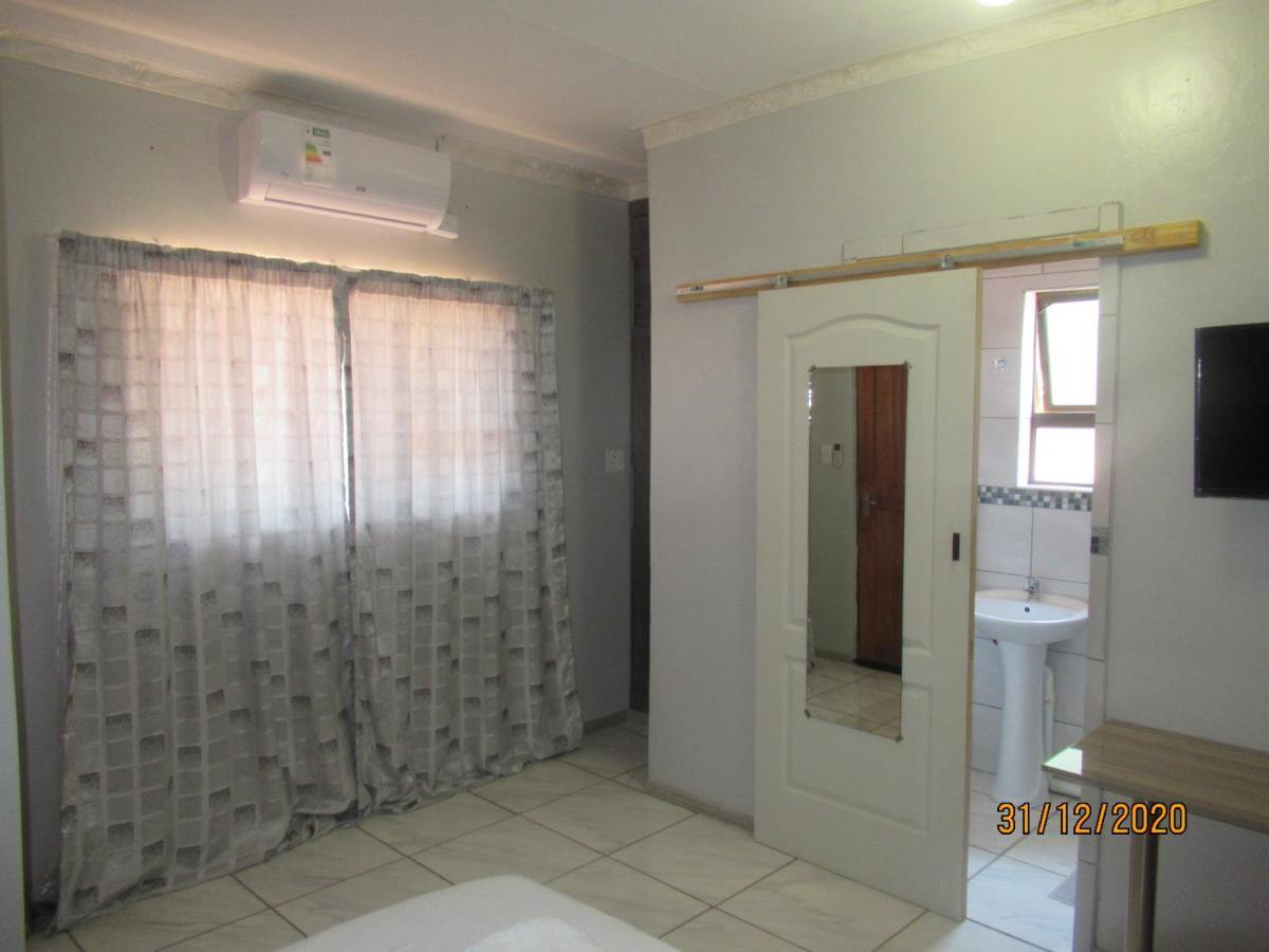 Pab-Love Guest House Kuruman Esterno foto
