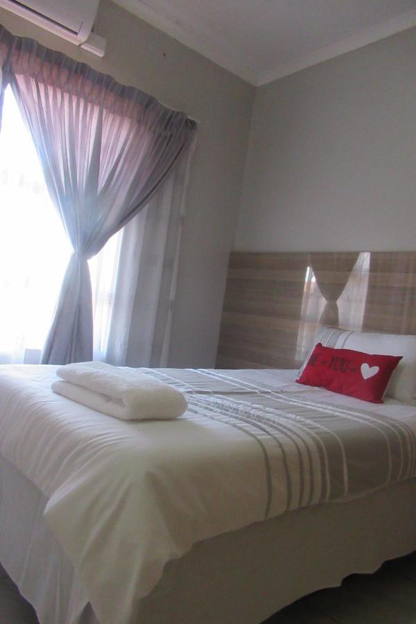 Pab-Love Guest House Kuruman Esterno foto