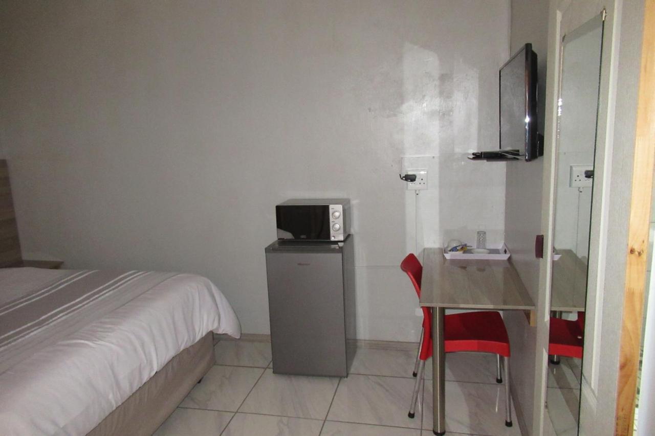 Pab-Love Guest House Kuruman Esterno foto