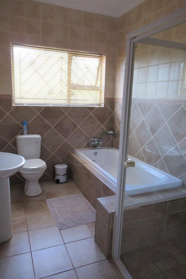 Pab-Love Guest House Kuruman Esterno foto