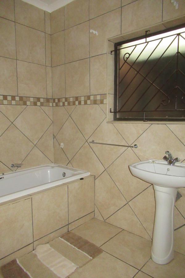 Pab-Love Guest House Kuruman Esterno foto