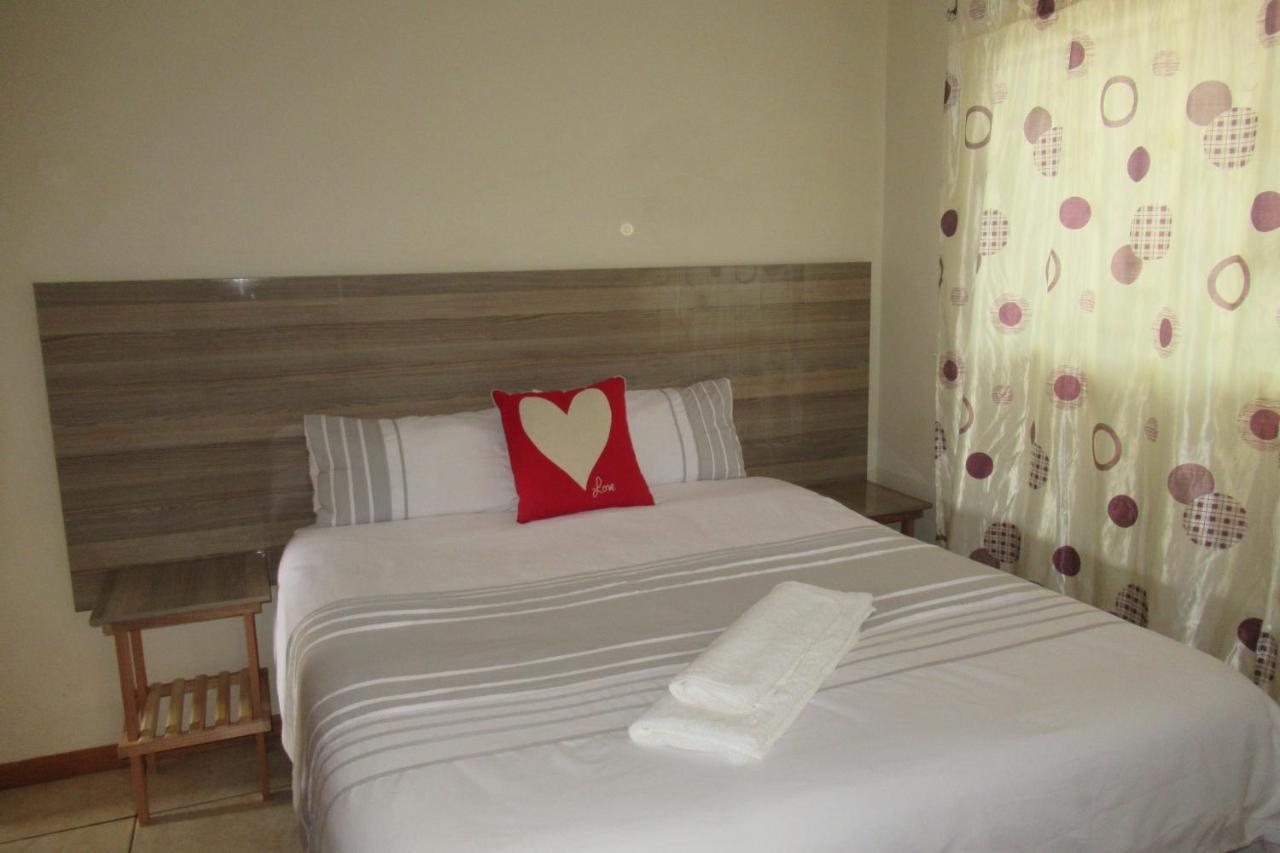 Pab-Love Guest House Kuruman Esterno foto