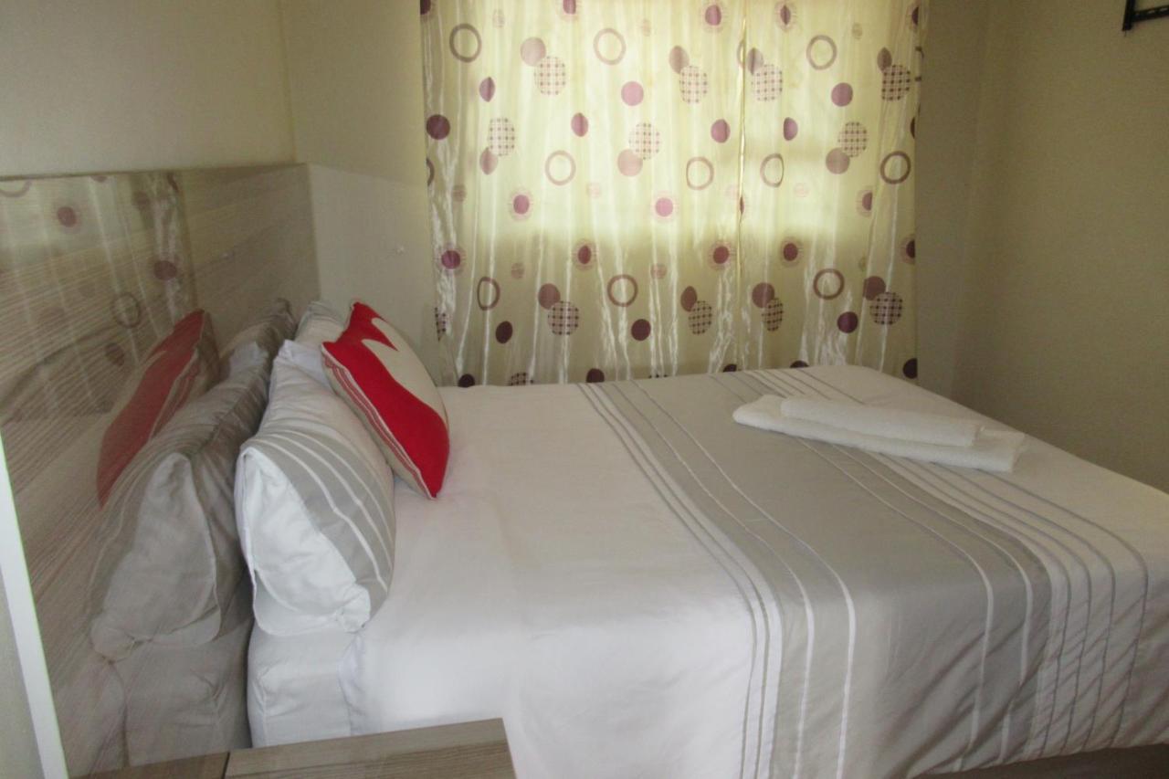 Pab-Love Guest House Kuruman Esterno foto