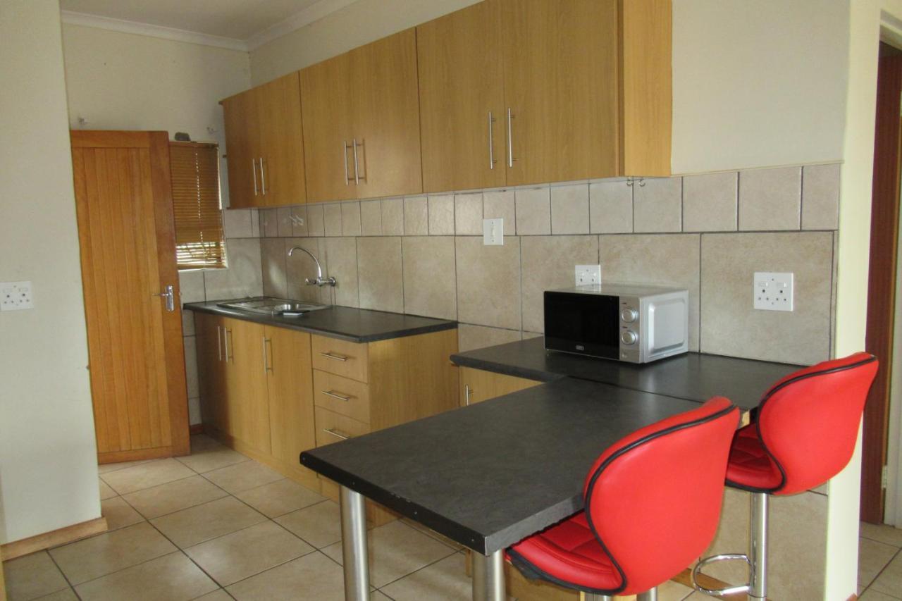 Pab-Love Guest House Kuruman Esterno foto