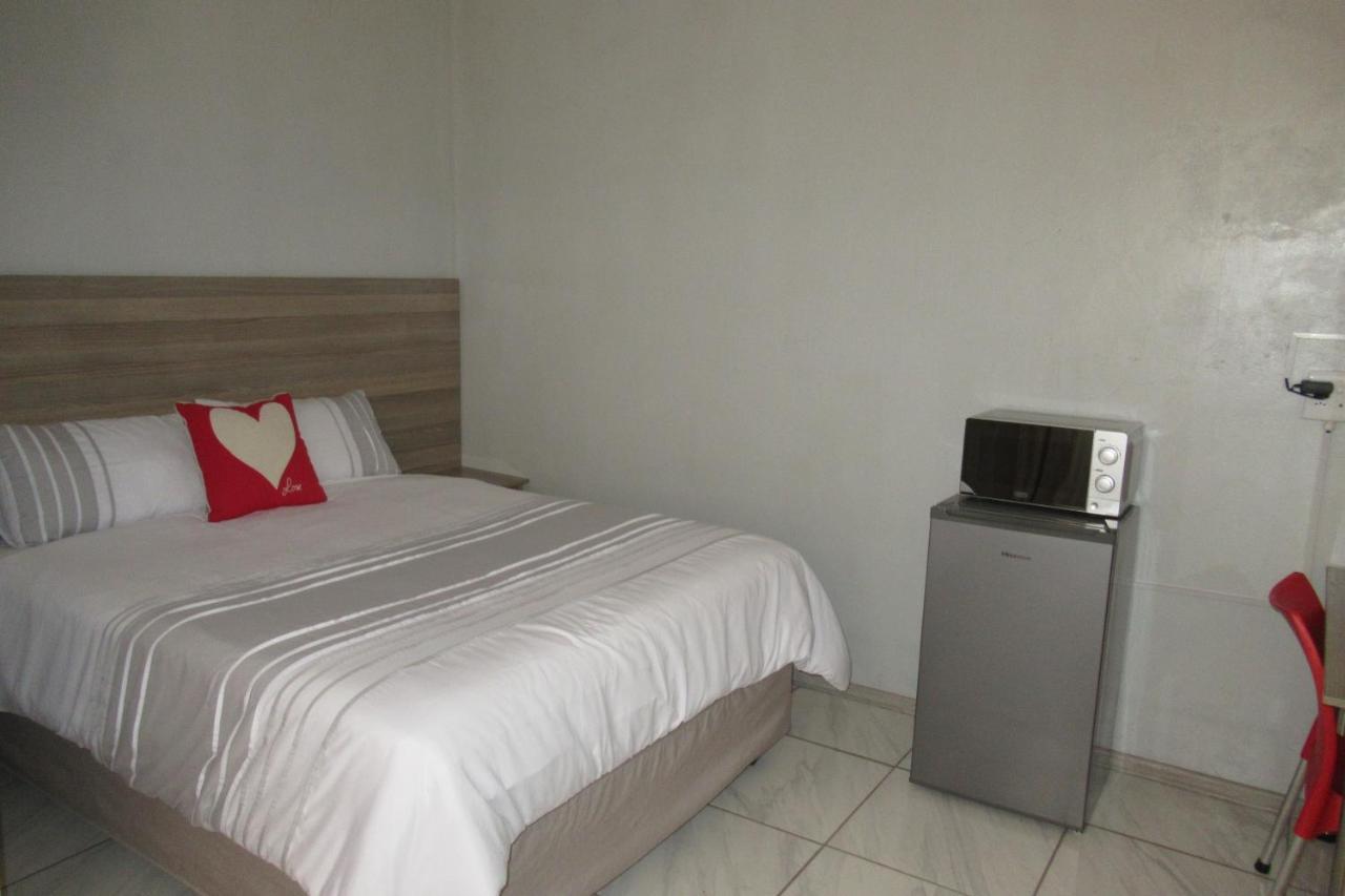Pab-Love Guest House Kuruman Esterno foto
