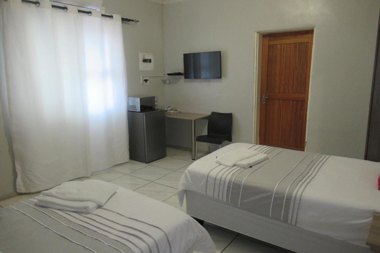 Pab-Love Guest House Kuruman Esterno foto