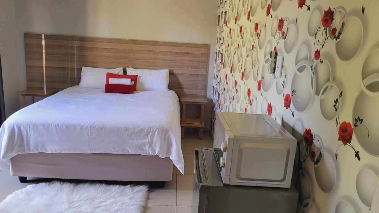 Pab-Love Guest House Kuruman Esterno foto