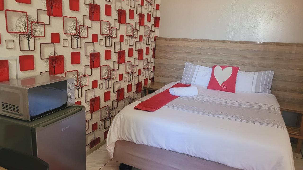Pab-Love Guest House Kuruman Esterno foto