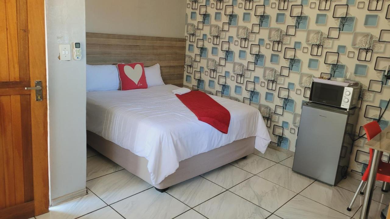 Pab-Love Guest House Kuruman Esterno foto