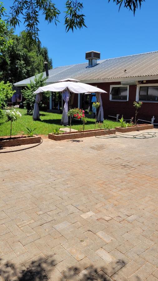Pab-Love Guest House Kuruman Esterno foto