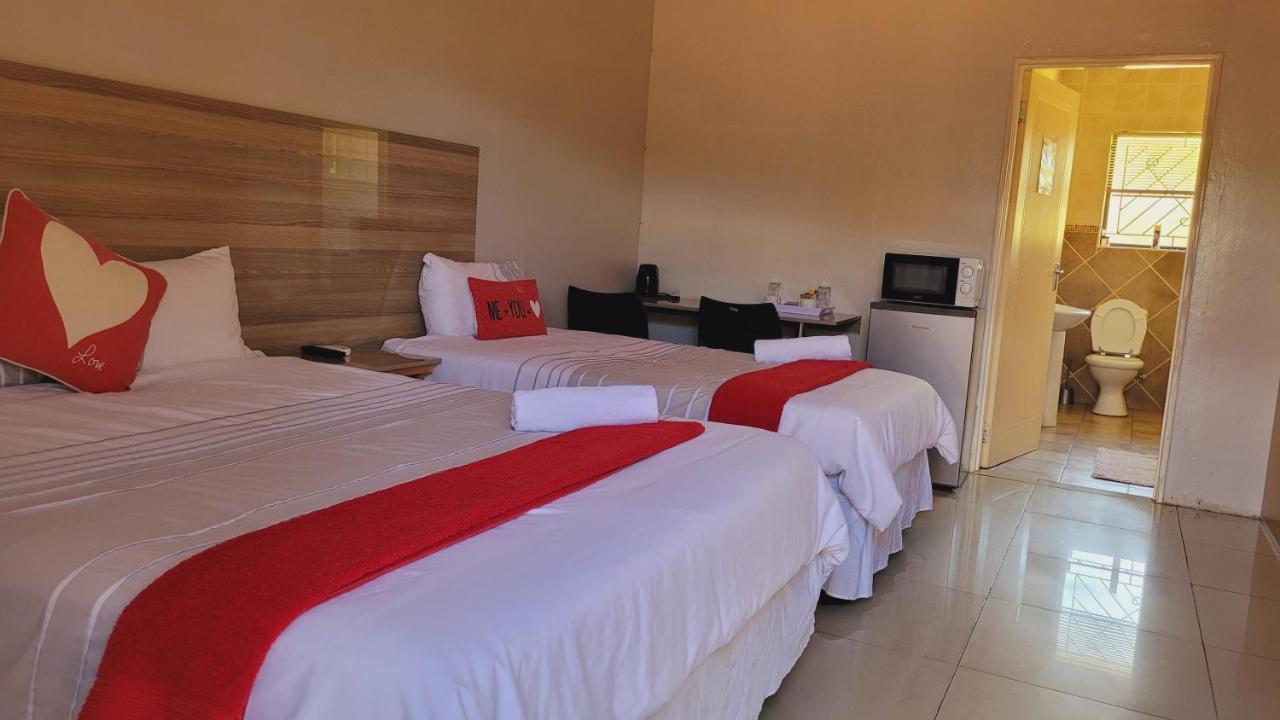 Pab-Love Guest House Kuruman Esterno foto