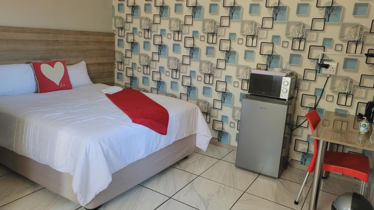 Pab-Love Guest House Kuruman Esterno foto