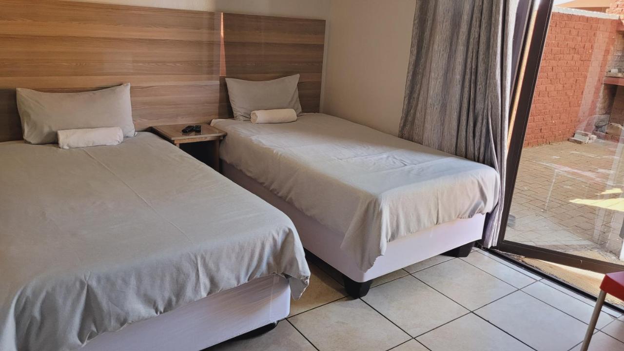 Pab-Love Guest House Kuruman Esterno foto