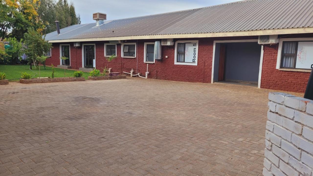 Pab-Love Guest House Kuruman Esterno foto