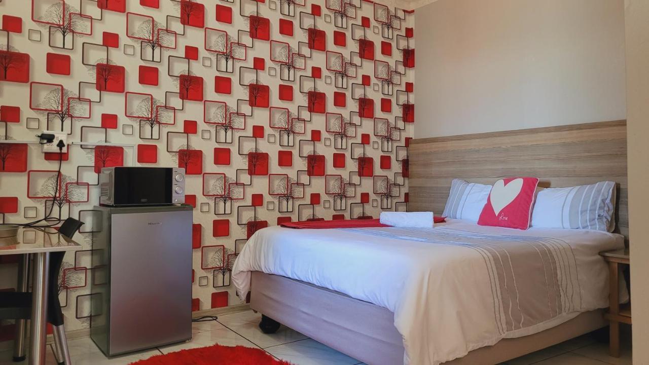 Pab-Love Guest House Kuruman Esterno foto
