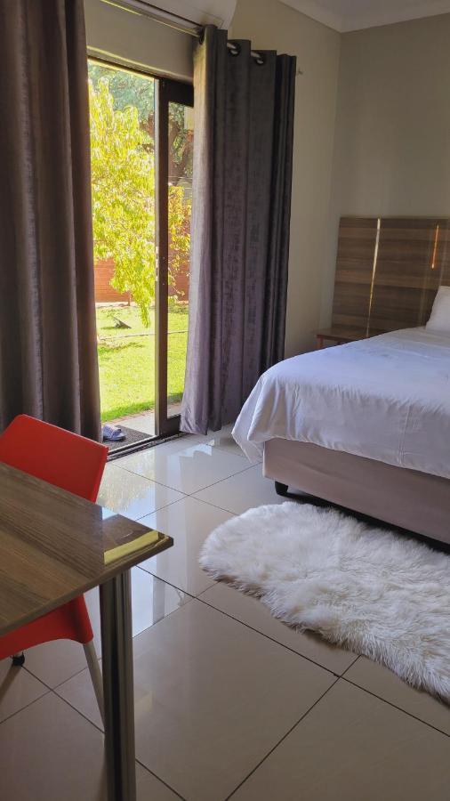 Pab-Love Guest House Kuruman Esterno foto