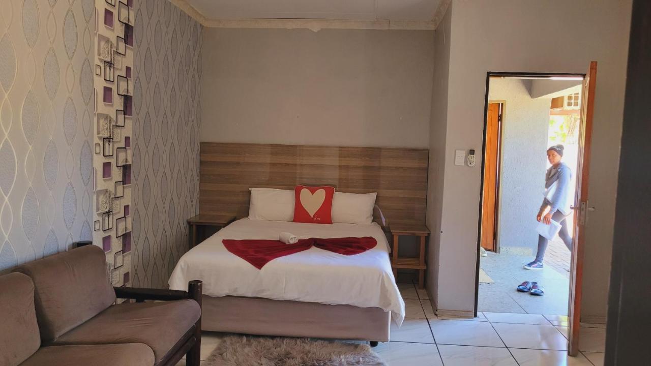 Pab-Love Guest House Kuruman Esterno foto