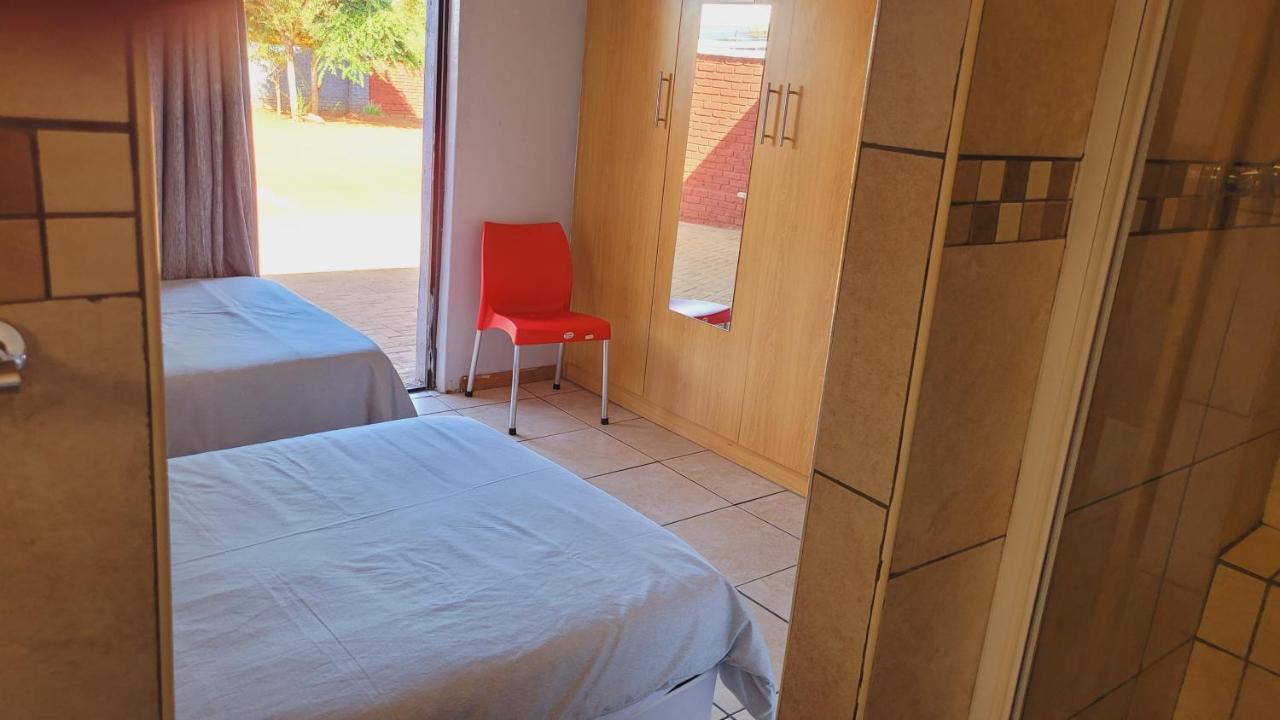 Pab-Love Guest House Kuruman Esterno foto