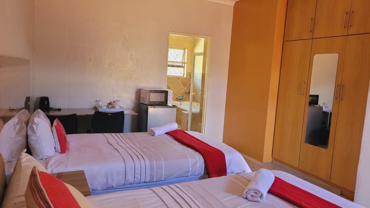 Pab-Love Guest House Kuruman Esterno foto
