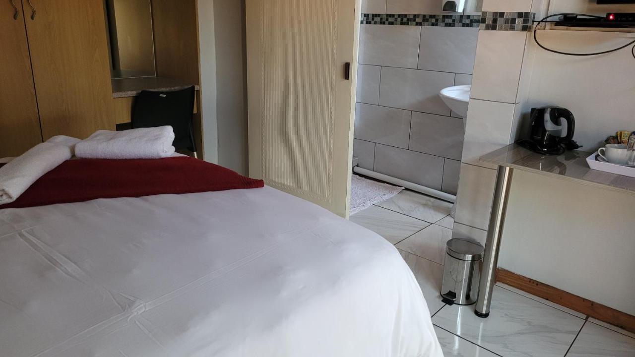 Pab-Love Guest House Kuruman Esterno foto